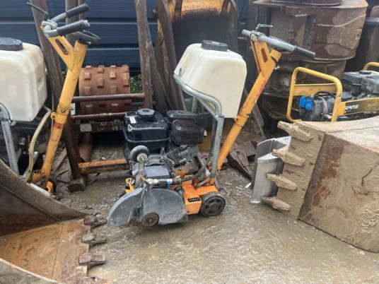 Scie à sol HUSQVARNA - Construction equipment: picture 3 Scie à sol HUSQVARNA - Construction equipment: picture 3