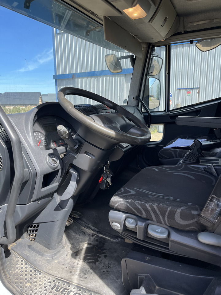 Box truck Iveco Eurocargo 100E22 caisse double cabine 7 places: picture 21 Box truck Iveco Eurocargo 100E22 caisse double cabine 7 places: picture 21