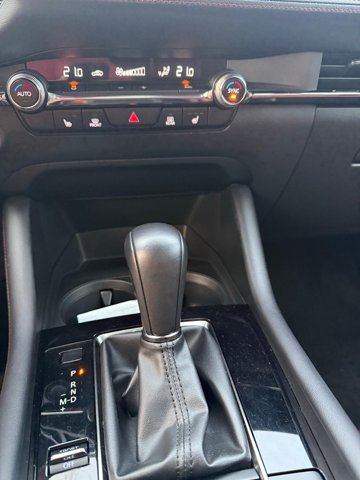 Car MAZDA 3: picture 13