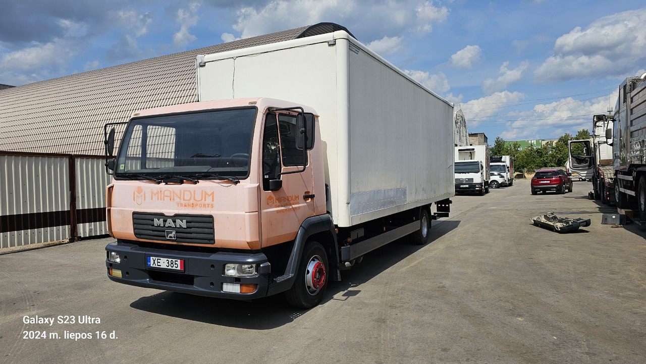 MAN 12.220 - Isothermal truck: picture 1 MAN 12.220 - Isothermal truck: picture 1