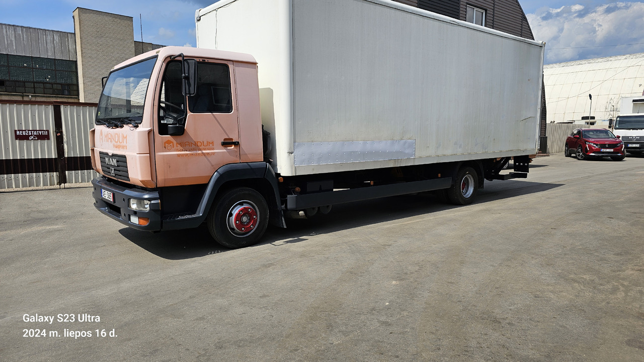 MAN 12.220 - Isothermal truck: picture 3 MAN 12.220 - Isothermal truck: picture 3