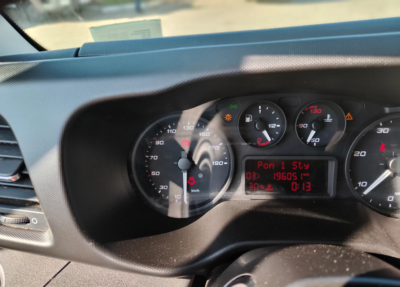 Closed box van IVECO DAILY 35S14: picture 6