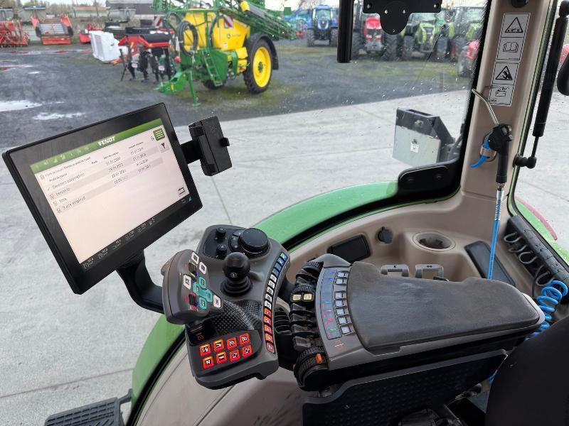 Farm tractor FENDT 724 PROFI PLUS: picture 8