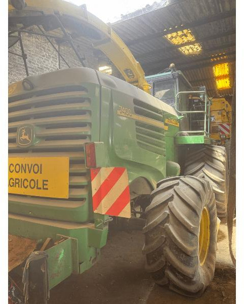 JOHN DEERE 7400 4RM - Forage harvester: picture 2 JOHN DEERE 7400 4RM - Forage harvester: picture 2