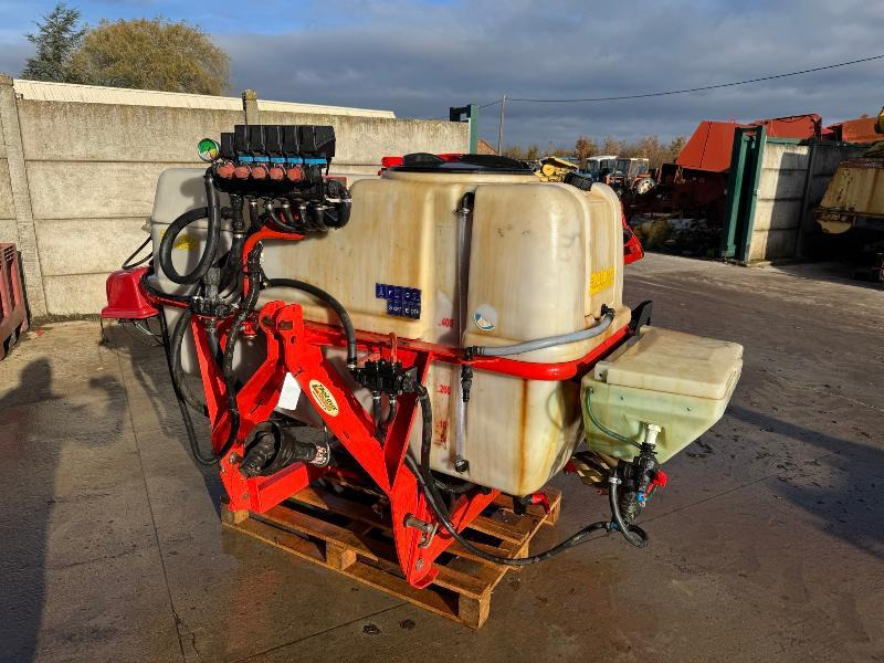 KUHN OPTIS P600 - Tractor mounted sprayer: picture 1 KUHN OPTIS P600 - Tractor mounted sprayer: picture 1