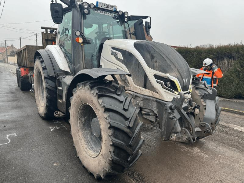 VALTRA T175 EA - Farm tractor: picture 5 VALTRA T175 EA - Farm tractor: picture 5
