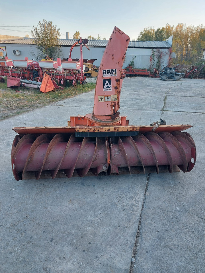 Freza zapada/Snow blower Assaloni pentru Buldoexcavator/Bobcat/Incatcator frontal - Snow blower for Construction machinery: picture 1 Freza zapada/Snow blower Assaloni pentru Buldoexcavator/Bobcat/Incatcator frontal - Snow blower for Construction machinery: picture 1