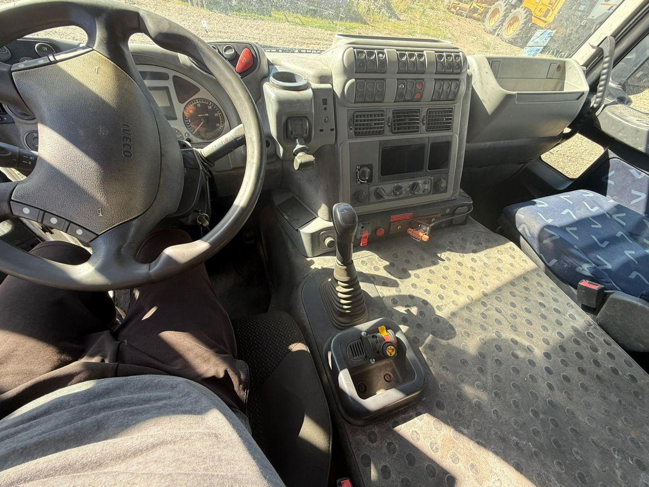 Tipper IVECO TRAKKER TIPPER: picture 7