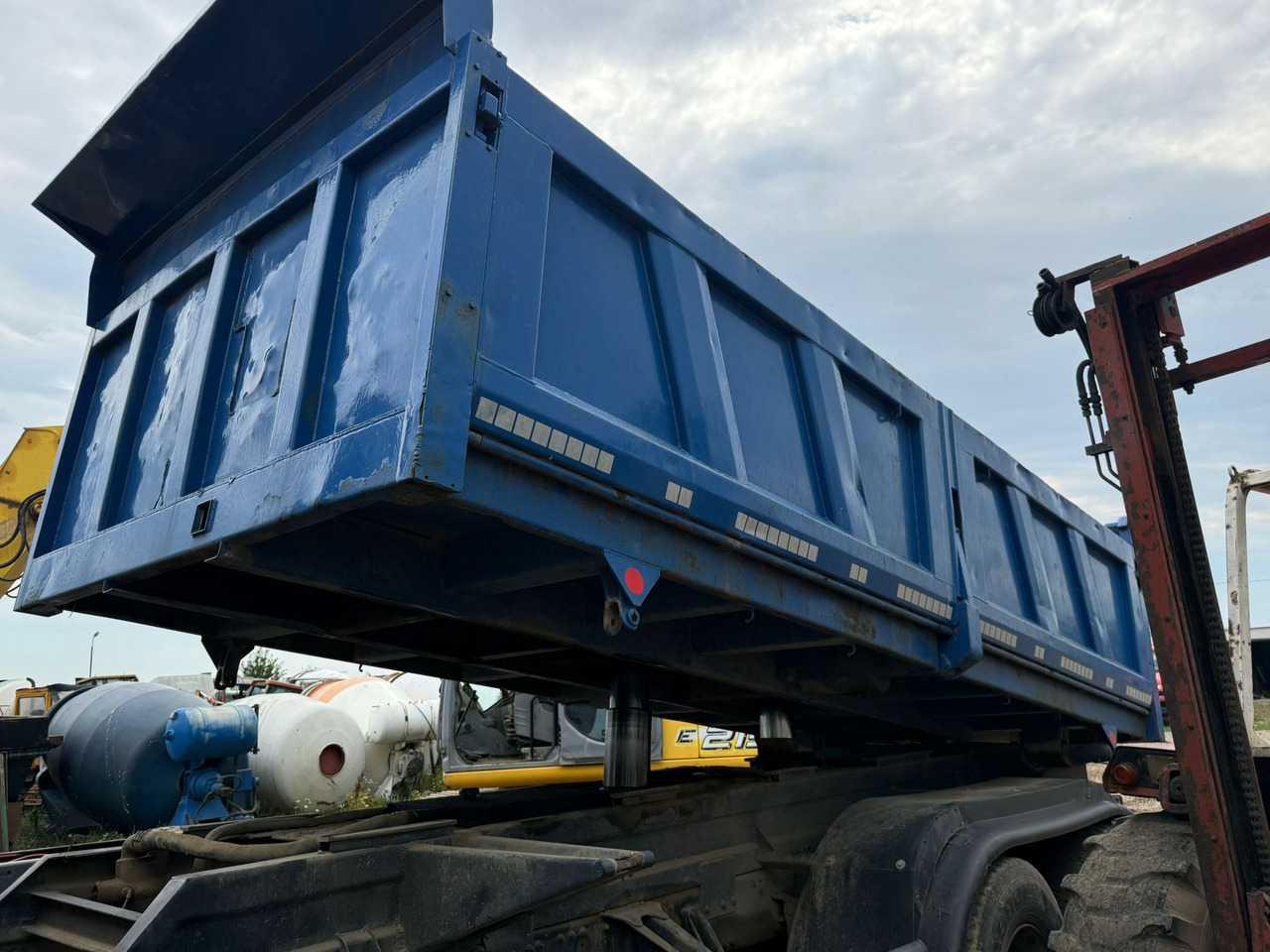 MEILLER TIPPING BUCKET - Tipper body: picture 4 MEILLER TIPPING BUCKET - Tipper body: picture 4