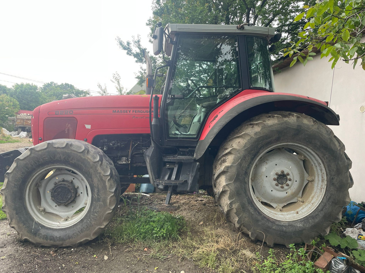 Massey Ferguson 8220 Tractor - Farm tractor: picture 2 Massey Ferguson 8220 Tractor - Farm tractor: picture 2