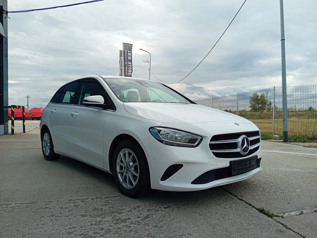 Mercedes-Benz B 180d, TOP !!! - Saloon car: picture 4 Mercedes-Benz B 180d, TOP !!! - Saloon car: picture 4