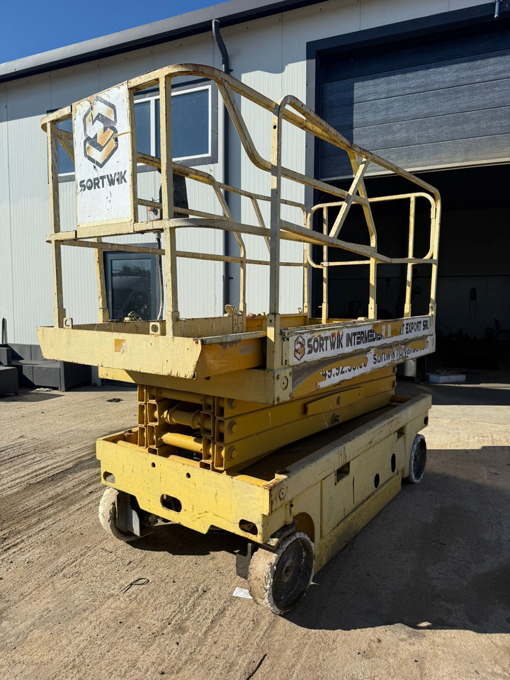 NACELLE - Scissor lift: picture 3 NACELLE - Scissor lift: picture 3