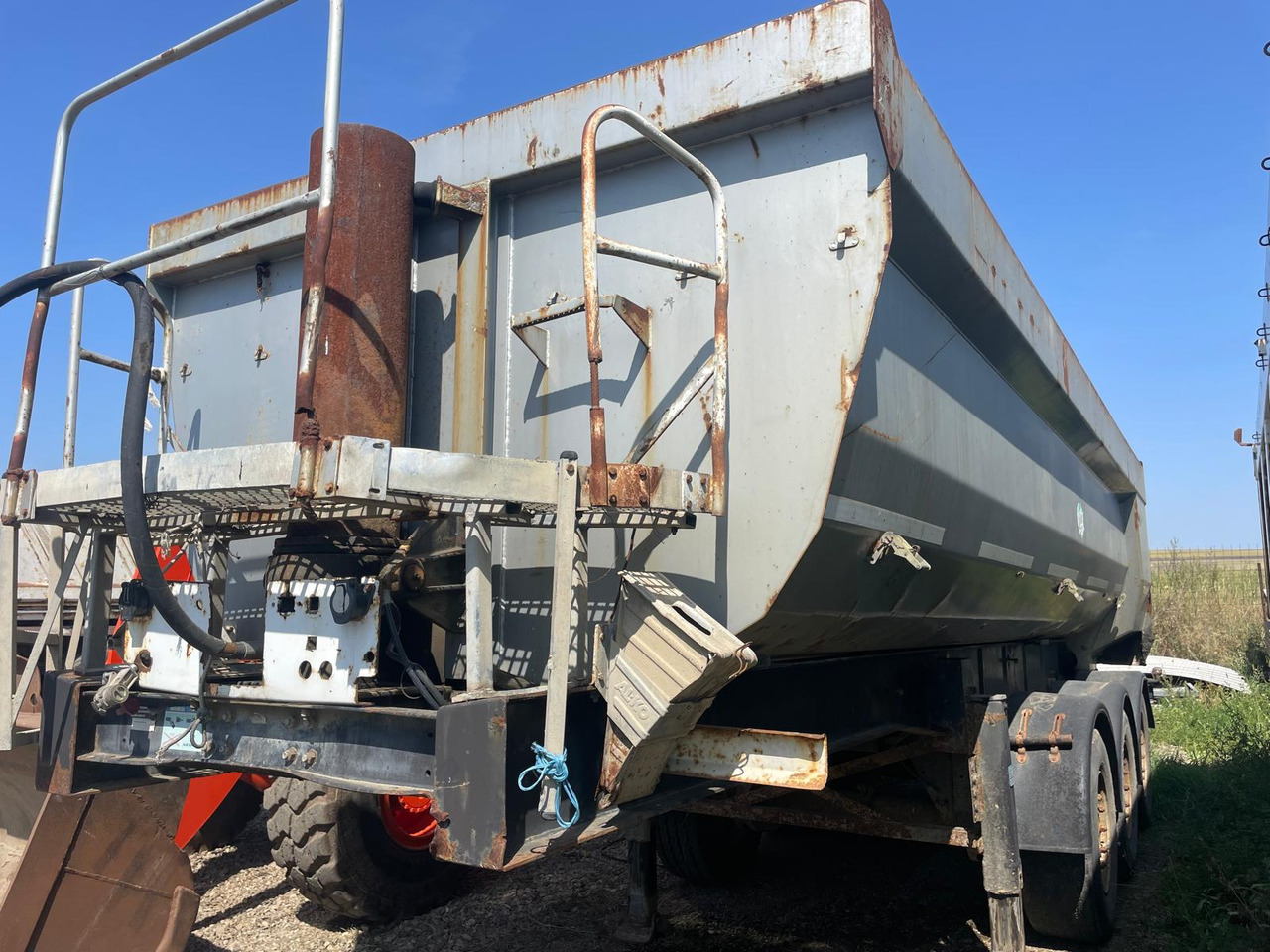 NPF-POTSDAM SKS 27 Tipper Semi-trailer - Tipper semi-trailer: picture 4 NPF-POTSDAM SKS 27 Tipper Semi-trailer - Tipper semi-trailer: picture 4