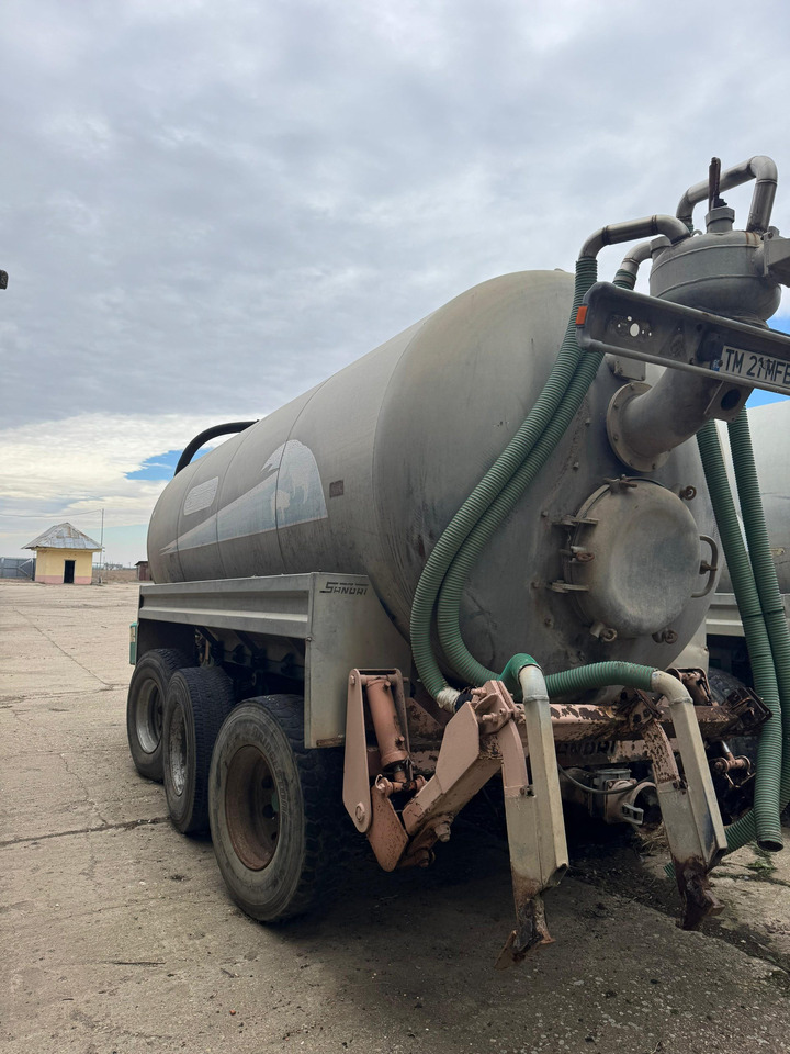 Sandri Manure spreading tank - Slurry tanker: picture 1 Sandri Manure spreading tank - Slurry tanker: picture 1