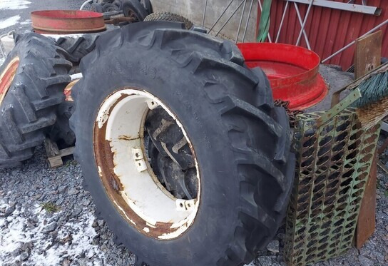 14.9R28 rengas - Valtra - Tire for Farm tractor: picture 1 14.9R28 rengas - Valtra - Tire for Farm tractor: picture 1