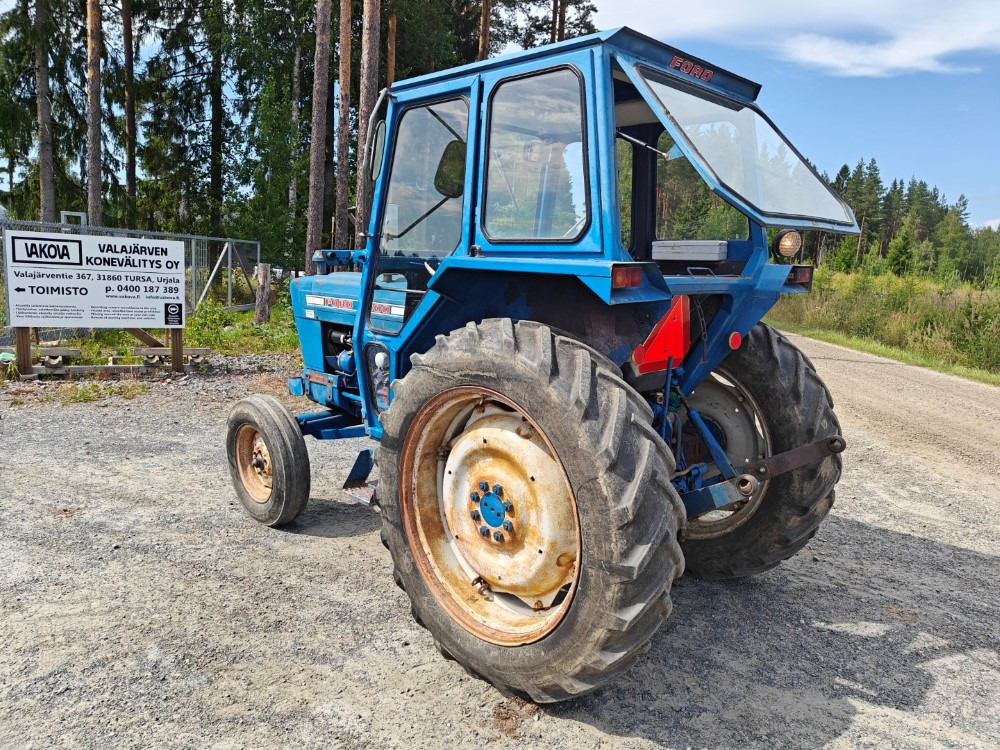 FORD 5000 traktori alkuperäiskuntoinen, Hara hytillä ja paljon hydrauliikkaa, katso video! - Farm tractor: picture 2 FORD 5000 traktori alkuperäiskuntoinen, Hara hytillä ja paljon hydrauliikkaa, katso video! - Farm tractor: picture 2