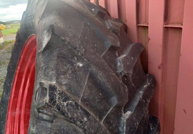 Fendt Takarenkaat 650/65R42 vanteineen - Tire for Farm tractor: picture 5 Fendt Takarenkaat 650/65R42 vanteineen - Tire for Farm tractor: picture 5