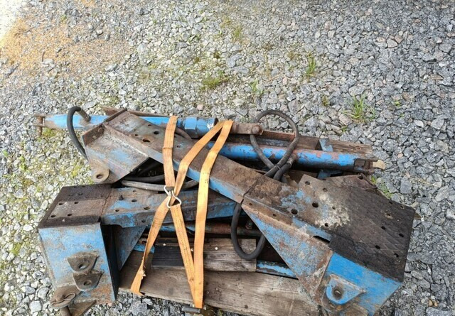 Fordson Diesel Major etukuormaajan osia - Front loader for tractor: picture 4 Fordson Diesel Major etukuormaajan osia - Front loader for tractor: picture 4