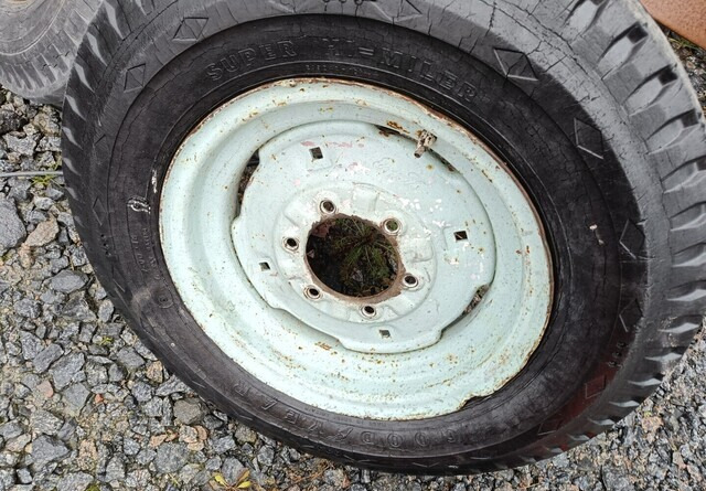 Fordson Diesel Major eturenkaat - Tire for Farm tractor: picture 4 Fordson Diesel Major eturenkaat - Tire for Farm tractor: picture 4