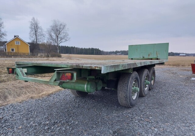 Jalkalavakärry 3-akselinen ilma-alustainen. - Dropside/ Flatbed trailer: picture 3 Jalkalavakärry 3-akselinen ilma-alustainen. - Dropside/ Flatbed trailer: picture 3