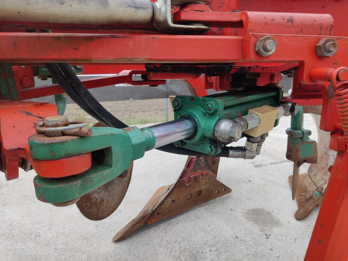 KVERNELAND AB85 4-siipinen sarka-aura - Plough: picture 3 KVERNELAND AB85 4-siipinen sarka-aura - Plough: picture 3