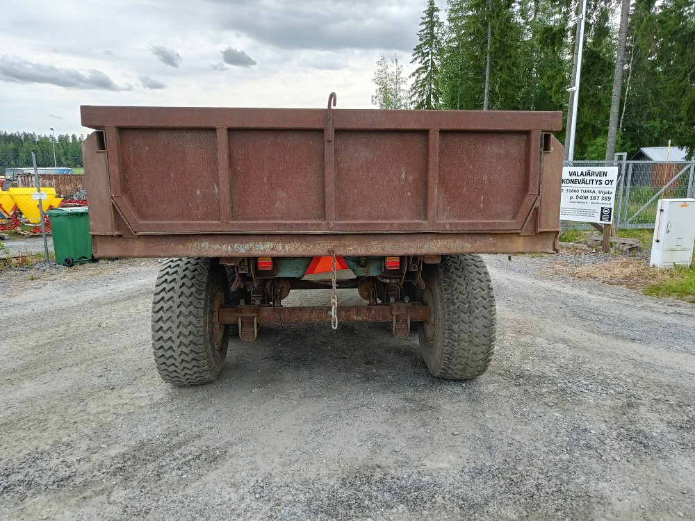 Maansiirtokärry 2-akselinen Hydraulisella takalaidalla, katso video! - Farm tipping trailer/ Dumper: picture 4 Maansiirtokärry 2-akselinen Hydraulisella takalaidalla, katso video! - Farm tipping trailer/ Dumper: picture 4