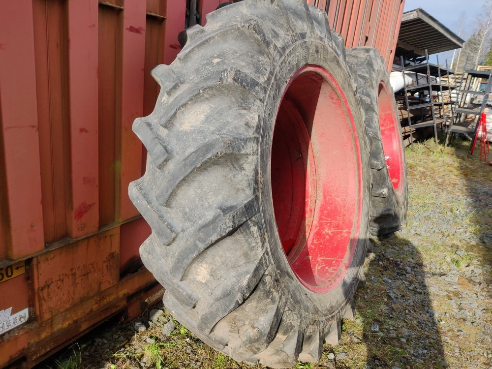 Paripyörät 16.9x38 Raju liukukaulusvanteilla - Tire for Farm tractor: picture 2 Paripyörät 16.9x38 Raju liukukaulusvanteilla - Tire for Farm tractor: picture 2