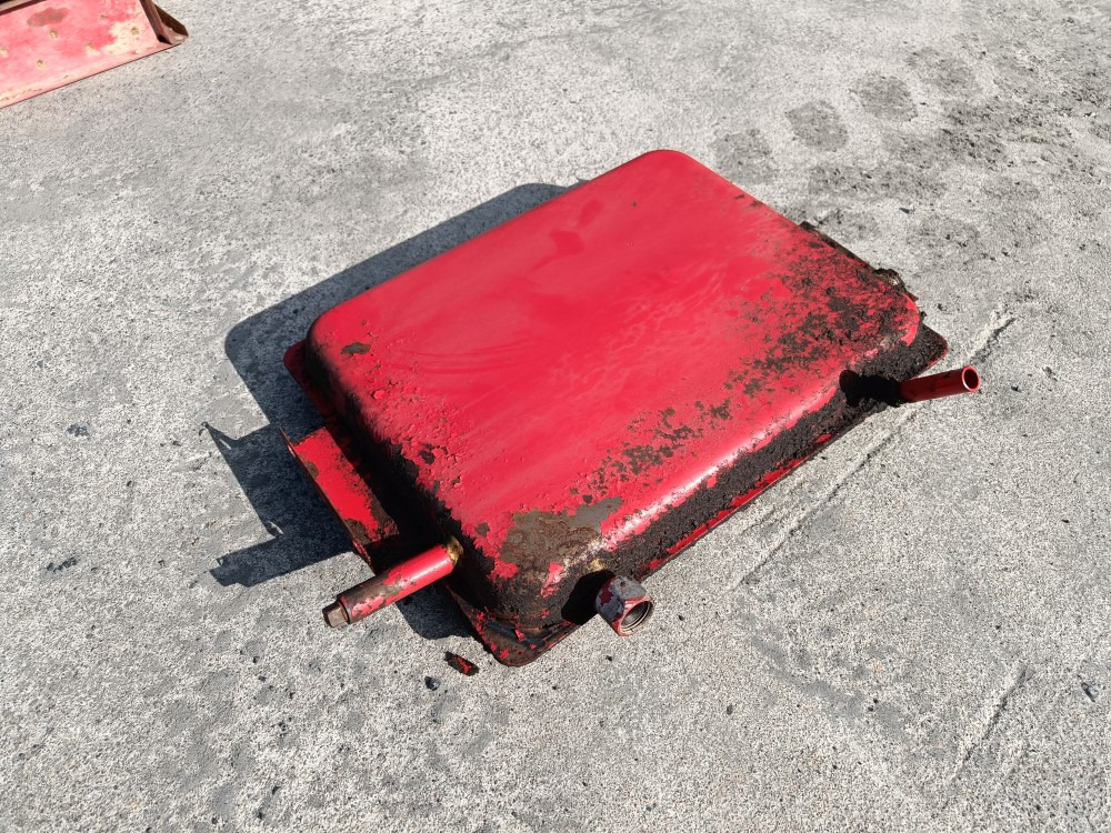 Sampo 410 hydrauliikkaöljysäiliö - Hydraulic tank for Combine harvester: picture 4 Sampo 410 hydrauliikkaöljysäiliö - Hydraulic tank for Combine harvester: picture 4