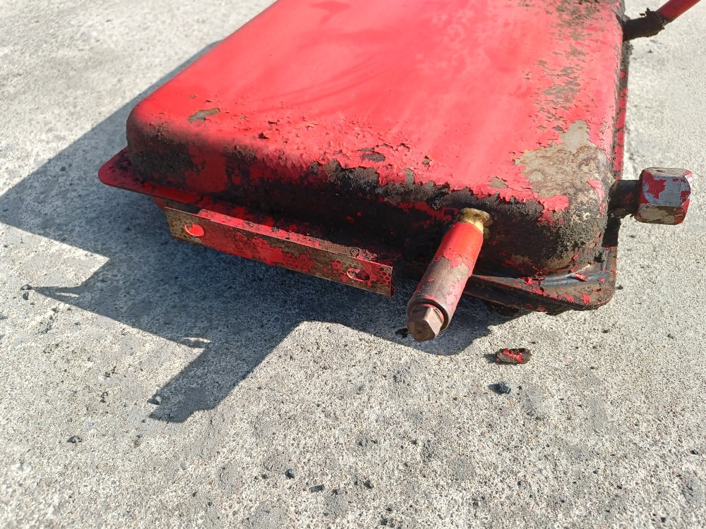 Sampo 410 hydrauliikkaöljysäiliö - Hydraulic tank for Combine harvester: picture 5 Sampo 410 hydrauliikkaöljysäiliö - Hydraulic tank for Combine harvester: picture 5