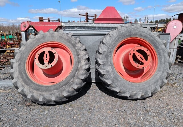 Taurus Paripyörät 18.4R38 todella hyväkuntoiset Fendt Farmer 312LSA sopivat - Wheel and tire package for Agricultural machinery: picture 2 Taurus Paripyörät 18.4R38 todella hyväkuntoiset Fendt Farmer 312LSA sopivat - Wheel and tire package for Agricultural machinery: picture 2