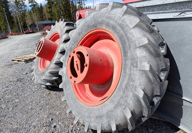 Taurus Paripyörät 18.4R38 todella hyväkuntoiset Fendt Farmer 312LSA sopivat - Wheel and tire package for Agricultural machinery: picture 1 Taurus Paripyörät 18.4R38 todella hyväkuntoiset Fendt Farmer 312LSA sopivat - Wheel and tire package for Agricultural machinery: picture 1