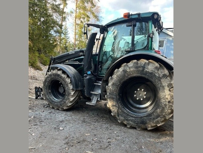 VALTRA N154 Versu - Farm tractor: picture 1 VALTRA N154 Versu - Farm tractor: picture 1