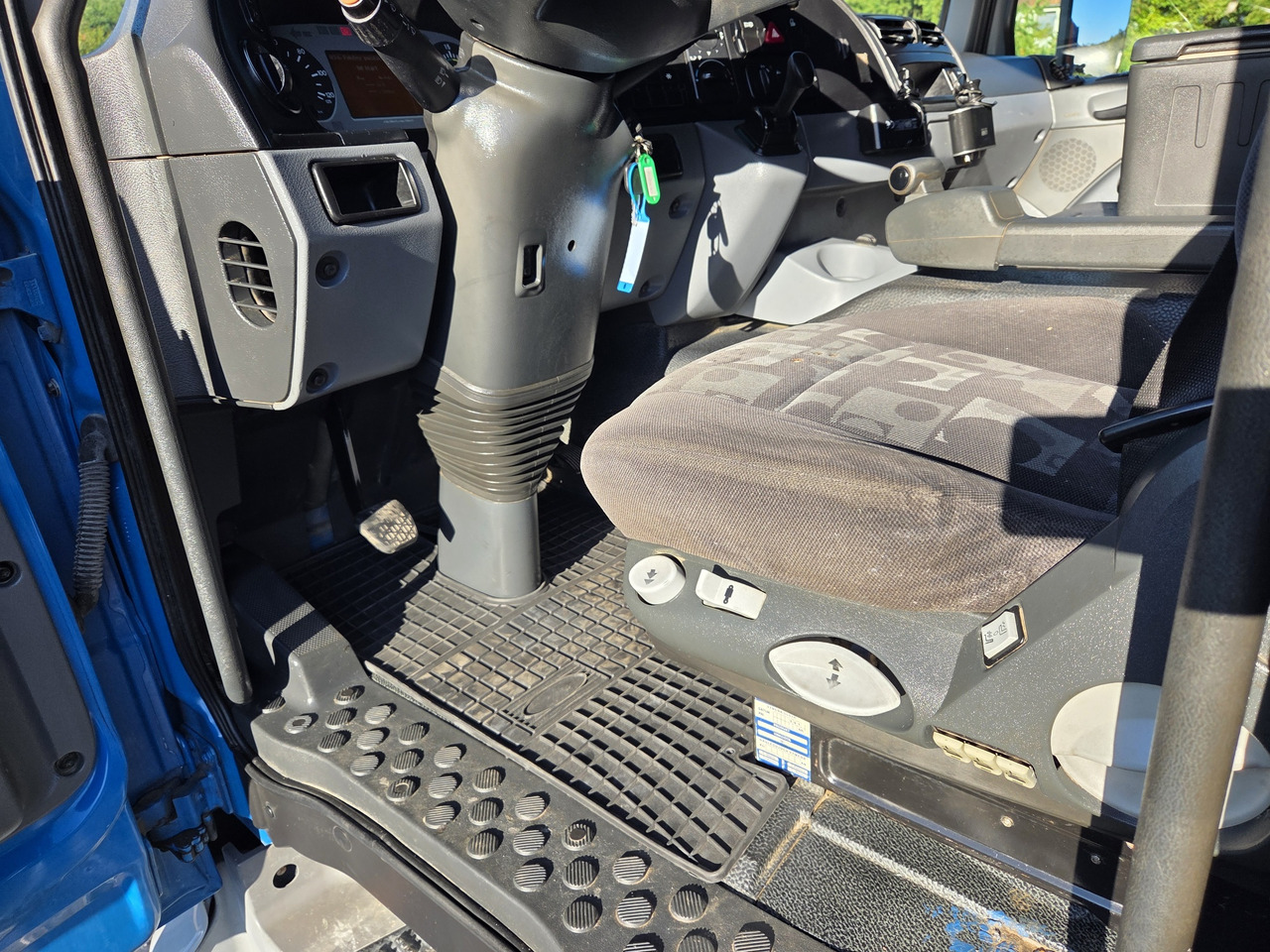 MERCEDES-BENZ - Cab chassis truck: picture 2 MERCEDES-BENZ - Cab chassis truck: picture 2