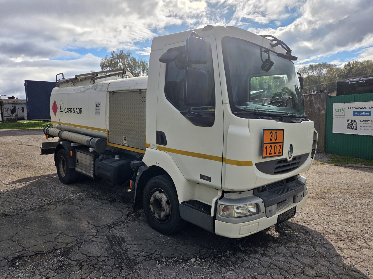 RENAULT MIDLUM 180.10 diesel tanker + dispensing + print - Tanker truck: picture 3 RENAULT MIDLUM 180.10 diesel tanker + dispensing + print - Tanker truck: picture 3