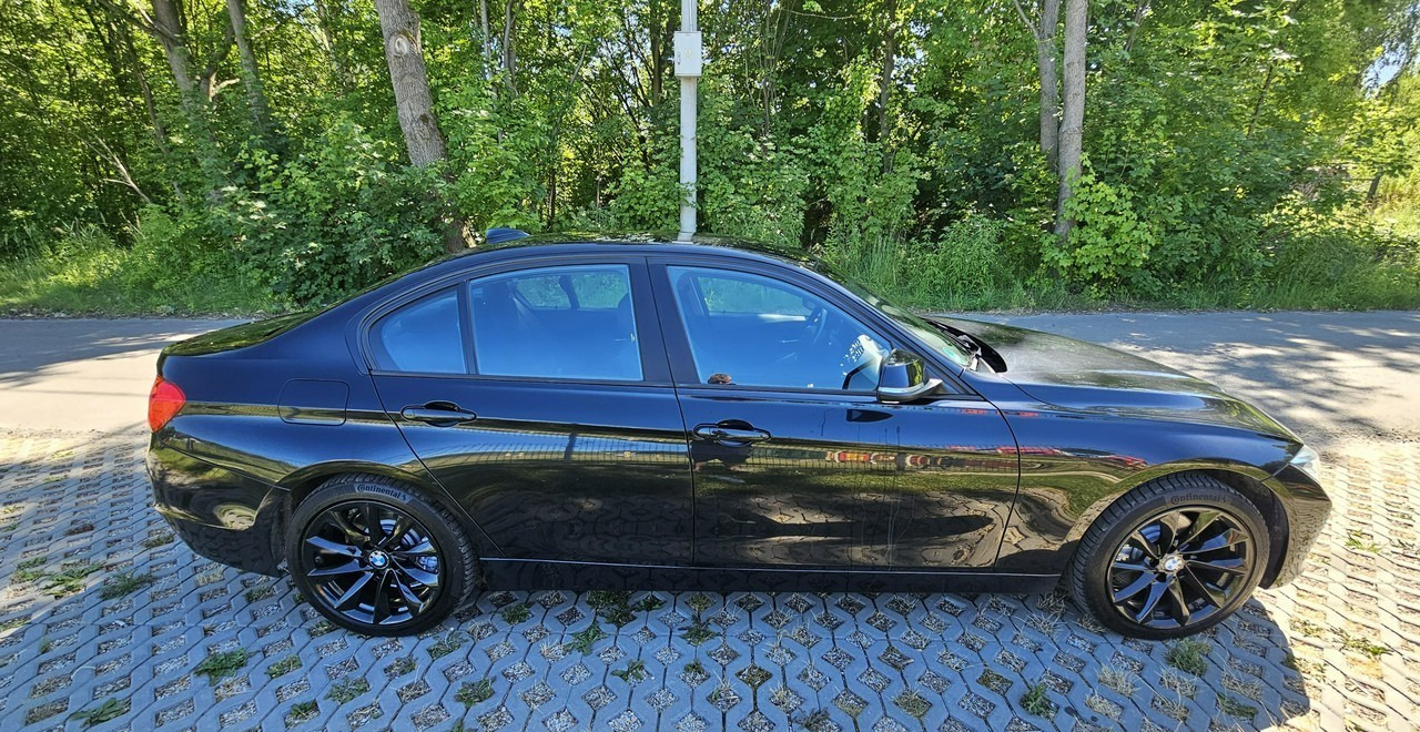 BMW SERIA 3 V (F30/F31/F34) BMW SERIA 3 BMW 330D xDrive ładny stan 4x4 sedan - Saloon car: picture 5 BMW SERIA 3 V (F30/F31/F34) BMW SERIA 3 BMW 330D xDrive ładny stan 4x4 sedan - Saloon car: picture 5
