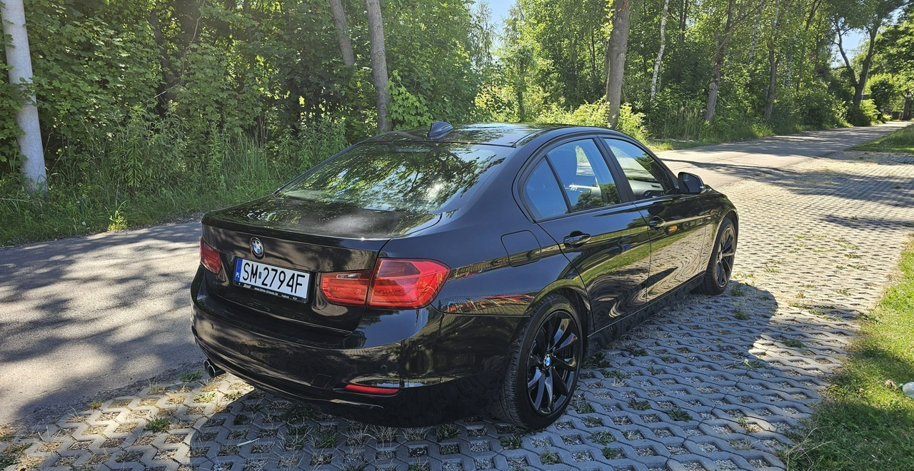 BMW SERIA 3 V (F30/F31/F34) BMW SERIA 3 BMW 330D xDrive ładny stan 4x4 sedan - Saloon car: picture 4 BMW SERIA 3 V (F30/F31/F34) BMW SERIA 3 BMW 330D xDrive ładny stan 4x4 sedan - Saloon car: picture 4