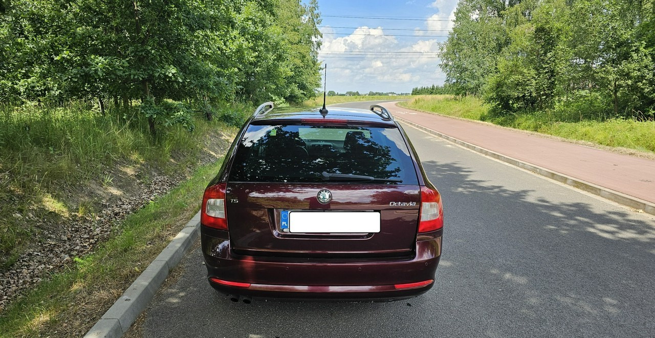 Skoda Octavia II bogate wyposażenie *niski przebieg*FV vat 23%* - Car: picture 5 Skoda Octavia II bogate wyposażenie *niski przebieg*FV vat 23%* - Car: picture 5
