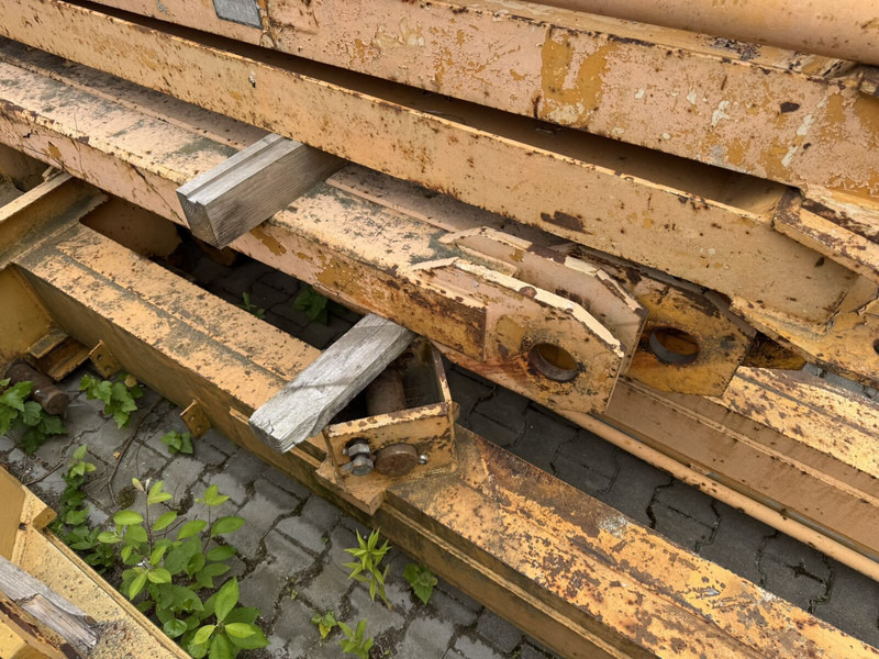 Liebherr 185/200HC Undercarriage 6x6 + 2x A block - Tower crane: picture 4 Liebherr 185/200HC Undercarriage 6x6 + 2x A block - Tower crane: picture 4