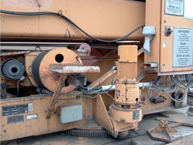 Liebherr 32K, 1992 yom, cabin stering, loco PL - Self-erecting tower crane: picture 3 Liebherr 32K, 1992 yom, cabin stering, loco PL - Self-erecting tower crane: picture 3