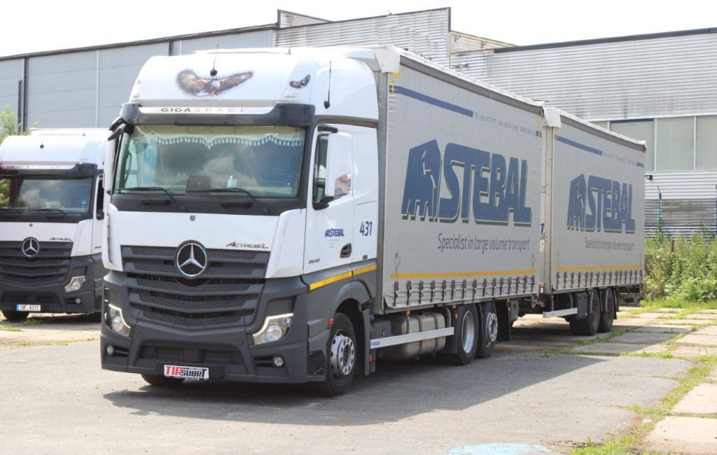 Mercedes-Benz Actros 2542 NAVIGACE + PANAV TVK 18 M (8,20m x 2,4 - Curtain side truck, Curtainsider trailer: picture 2 Mercedes-Benz Actros 2542 NAVIGACE + PANAV TVK 18 M (8,20m x 2,4 - Curtain side truck, Curtainsider trailer: picture 2
