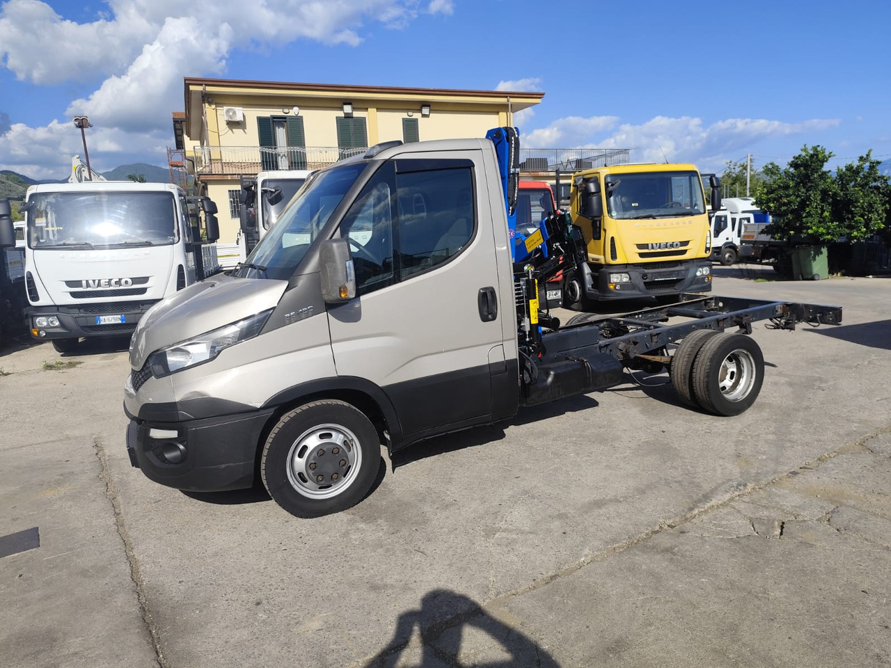 IVECO DAILY 35-130 - Crane truck, Tipper van: picture 3 IVECO DAILY 35-130 - Crane truck, Tipper van: picture 3