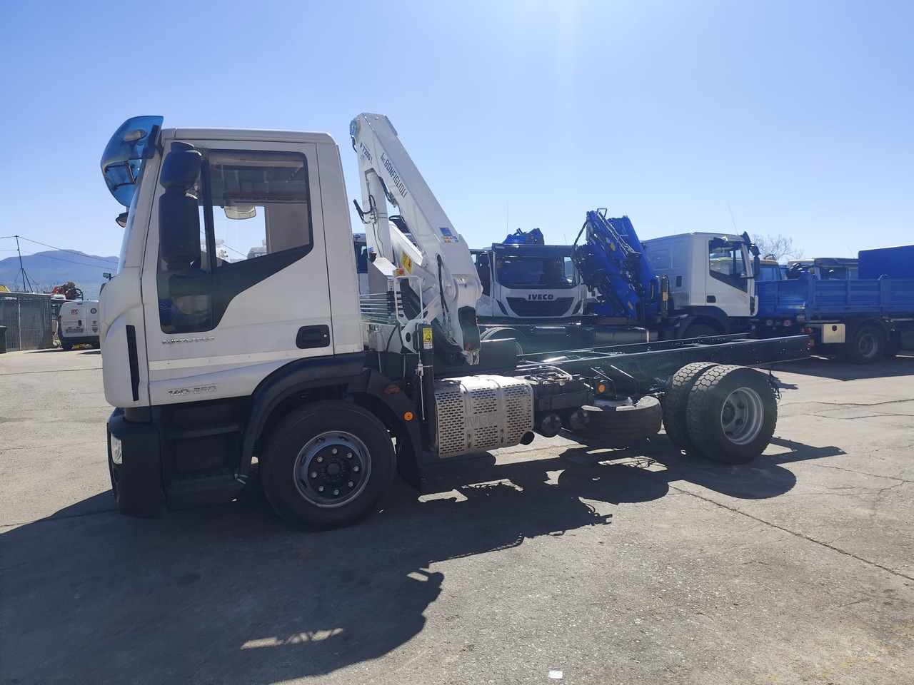 IVECO EUROCARGO 140-250 - Crane truck: picture 4 IVECO EUROCARGO 140-250 - Crane truck: picture 4