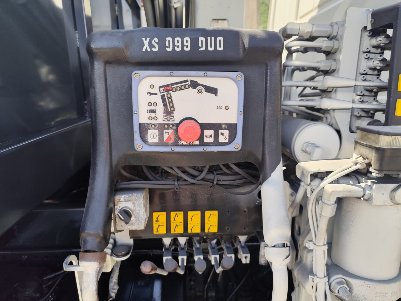 IVECO EUROCARGO 140-250 - Tipper, Crane truck: picture 2 IVECO EUROCARGO 140-250 - Tipper, Crane truck: picture 2