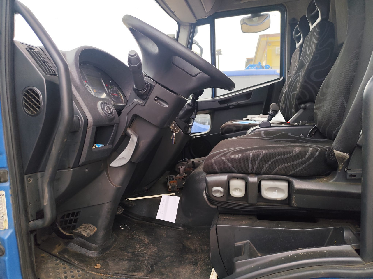 IVECO EUROCARGO 140E25 - Cab chassis truck: picture 3 IVECO EUROCARGO 140E25 - Cab chassis truck: picture 3