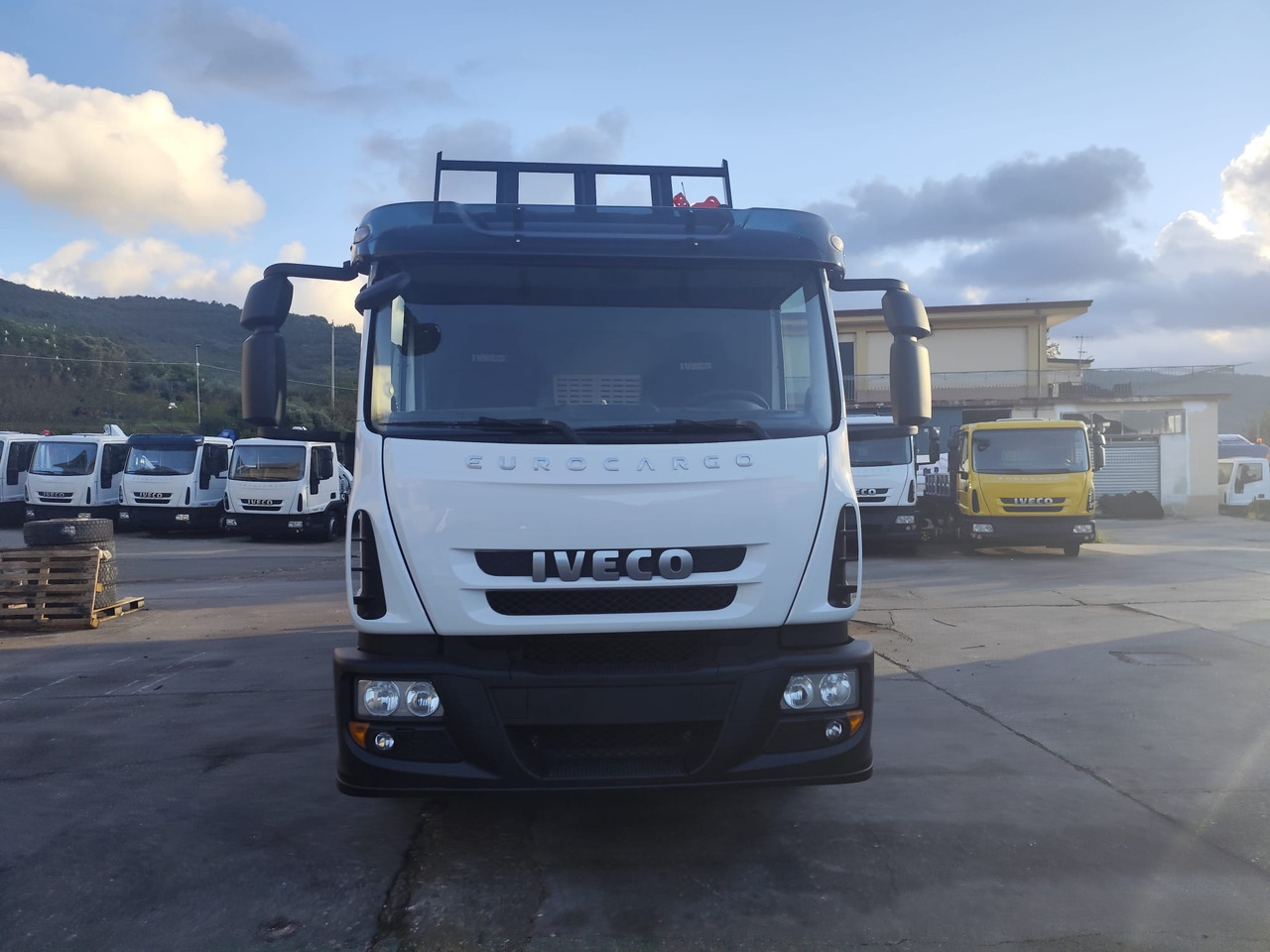 IVECO EUROCARGO 160E30 - Crane truck: picture 2 IVECO EUROCARGO 160E30 - Crane truck: picture 2