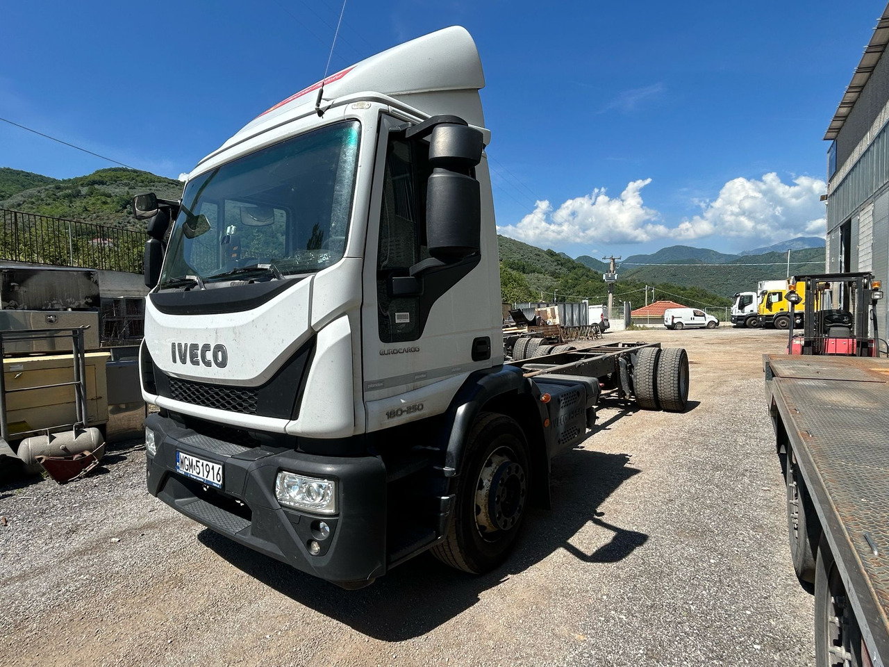 IVECO EUROCARGO 180-250 - Cab chassis truck, Crane truck: picture 1 IVECO EUROCARGO 180-250 - Cab chassis truck, Crane truck: picture 1