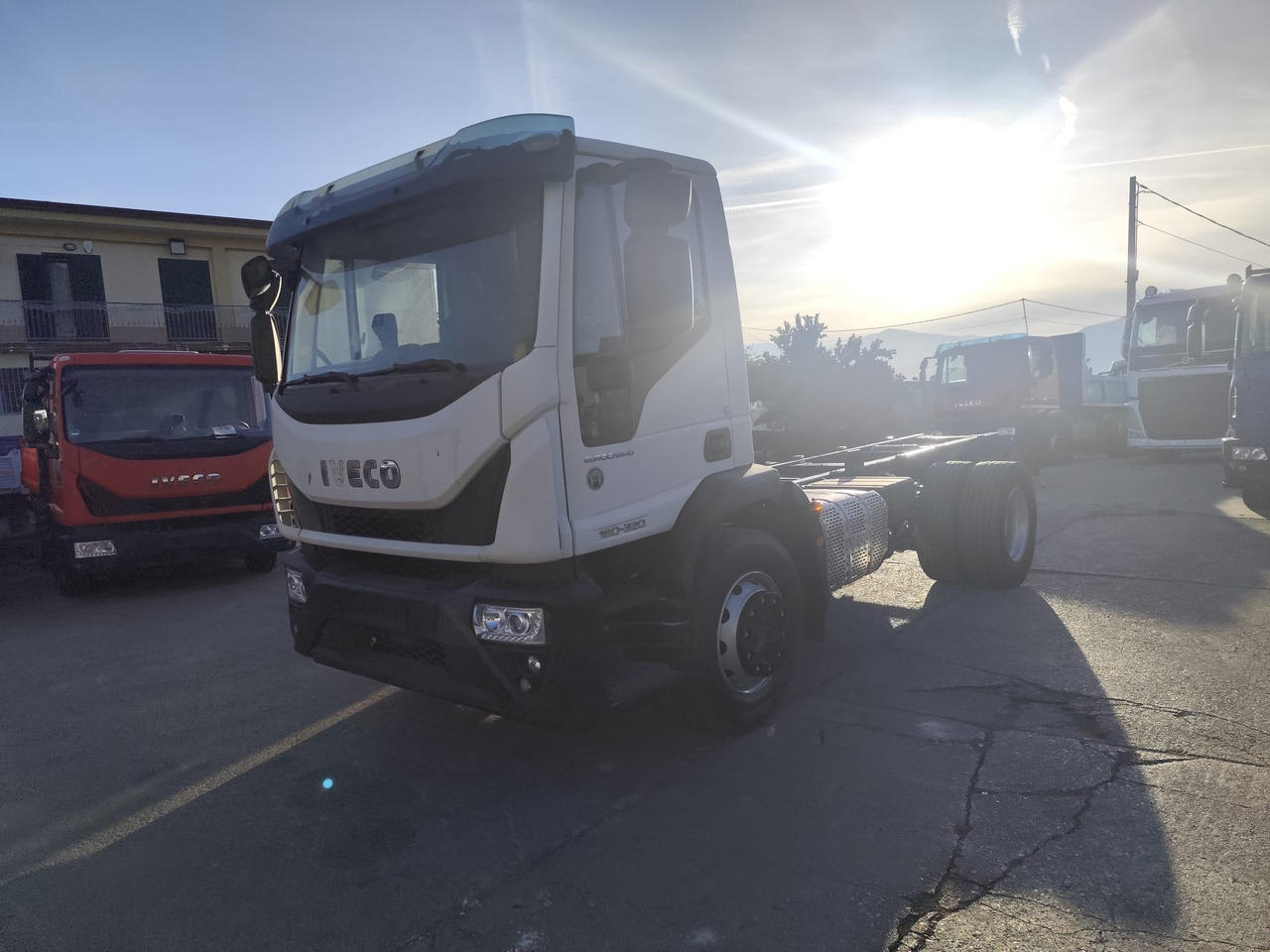 IVECO EUROCARGO 180-320 - Cab chassis truck: picture 1 IVECO EUROCARGO 180-320 - Cab chassis truck: picture 1