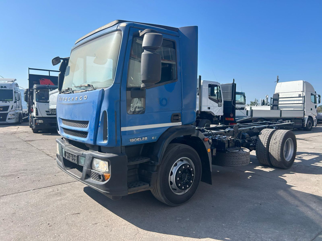 IVECO EUROCARGO 190EL28 - Cab chassis truck: picture 2 IVECO EUROCARGO 190EL28 - Cab chassis truck: picture 2