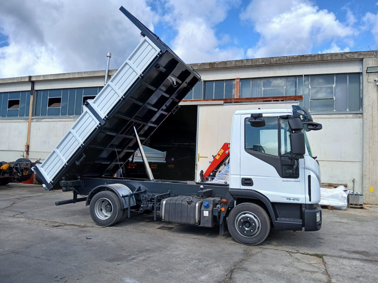 Tipper IVECO EUROCARGO 75-210: picture 45