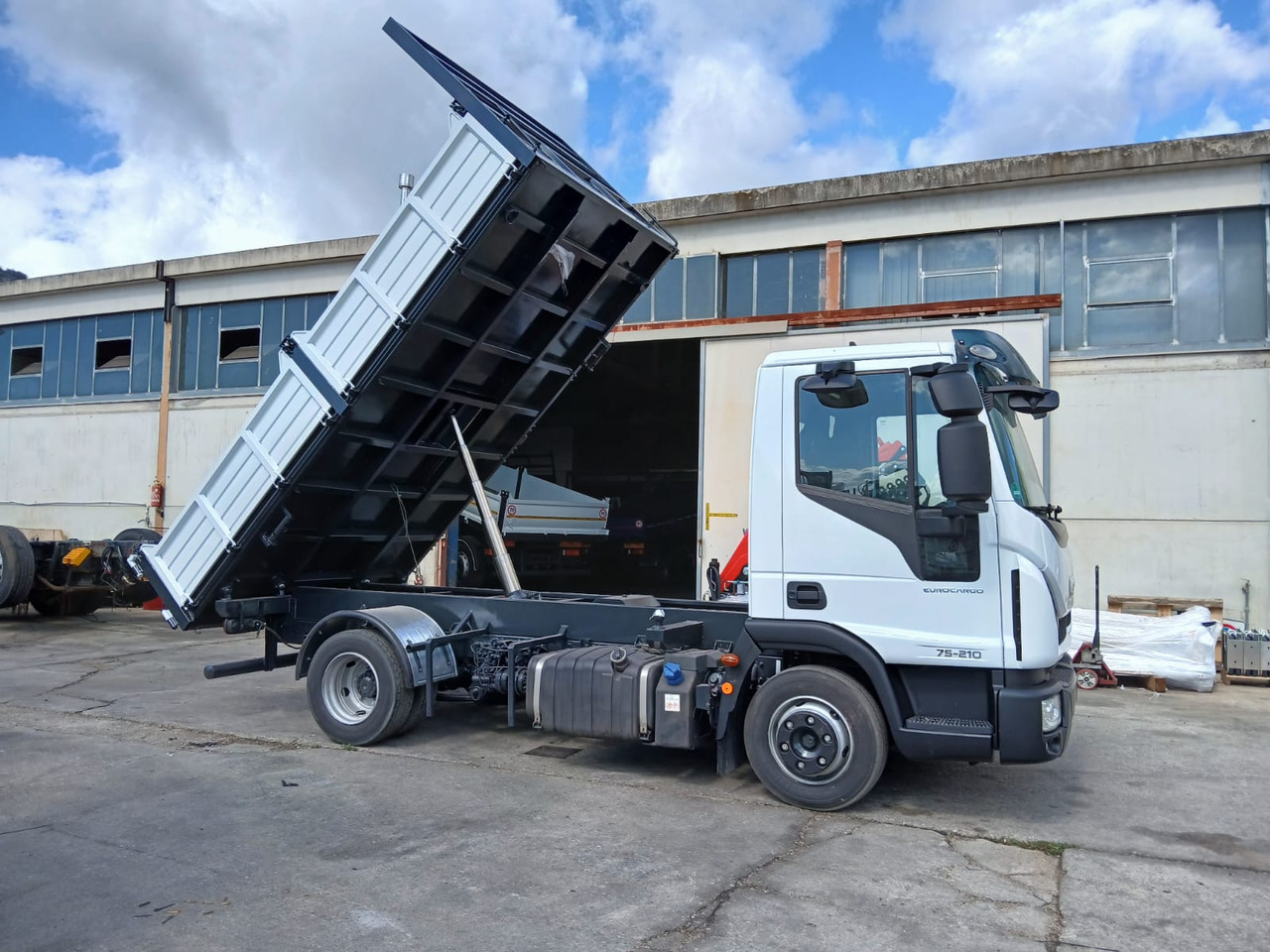 Tipper IVECO EUROCARGO 75-210: picture 46